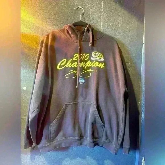 Men’s Jimmie Johnson NASCAR 2010 Champion Hoodie - Picture 1 of 5